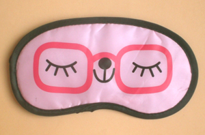 おもしろアイマスク　ピンクの眼鏡クマ